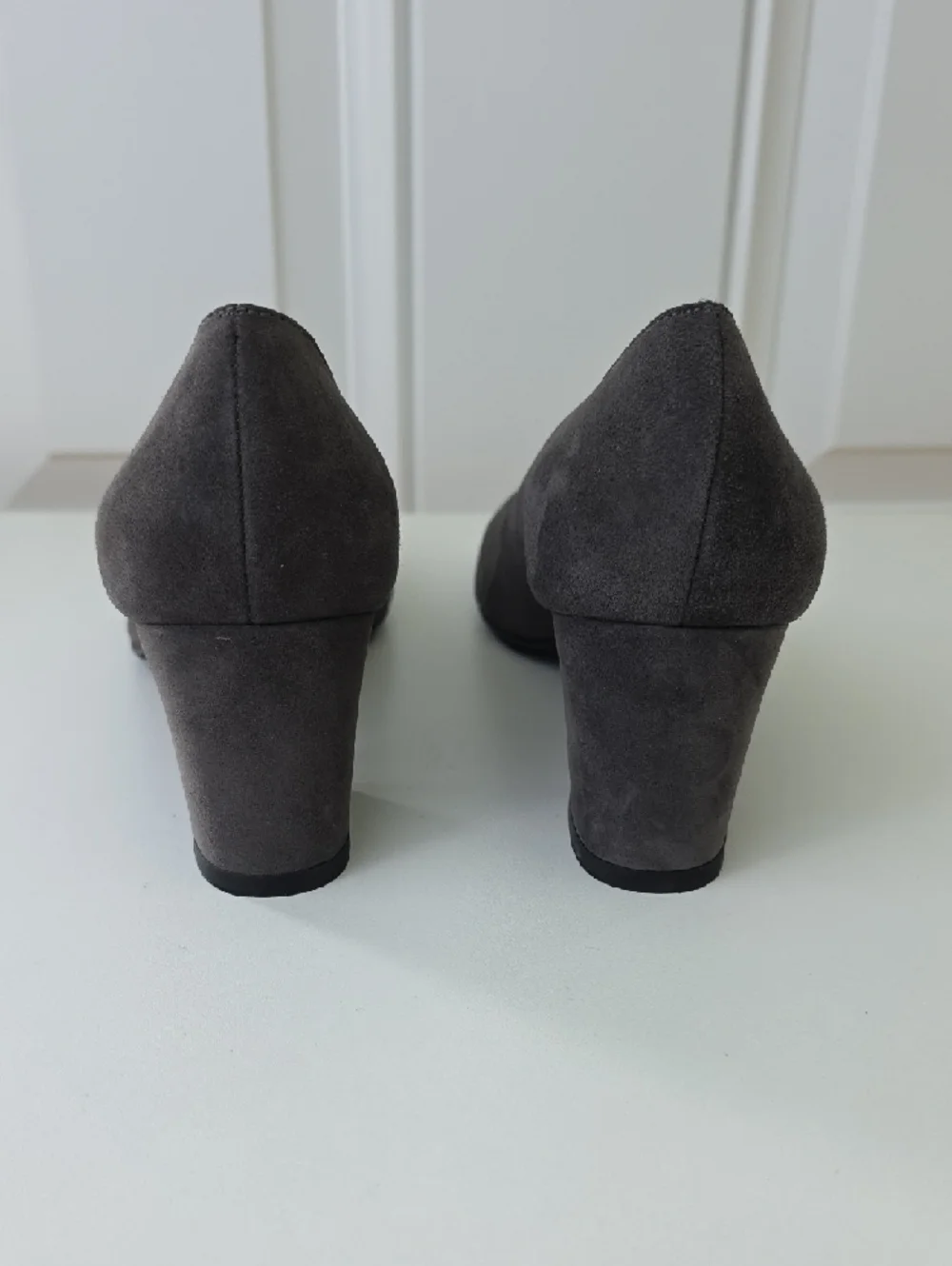 Stuart Weitzman Charcoal Suede Block Heel Pumps.  Size 9